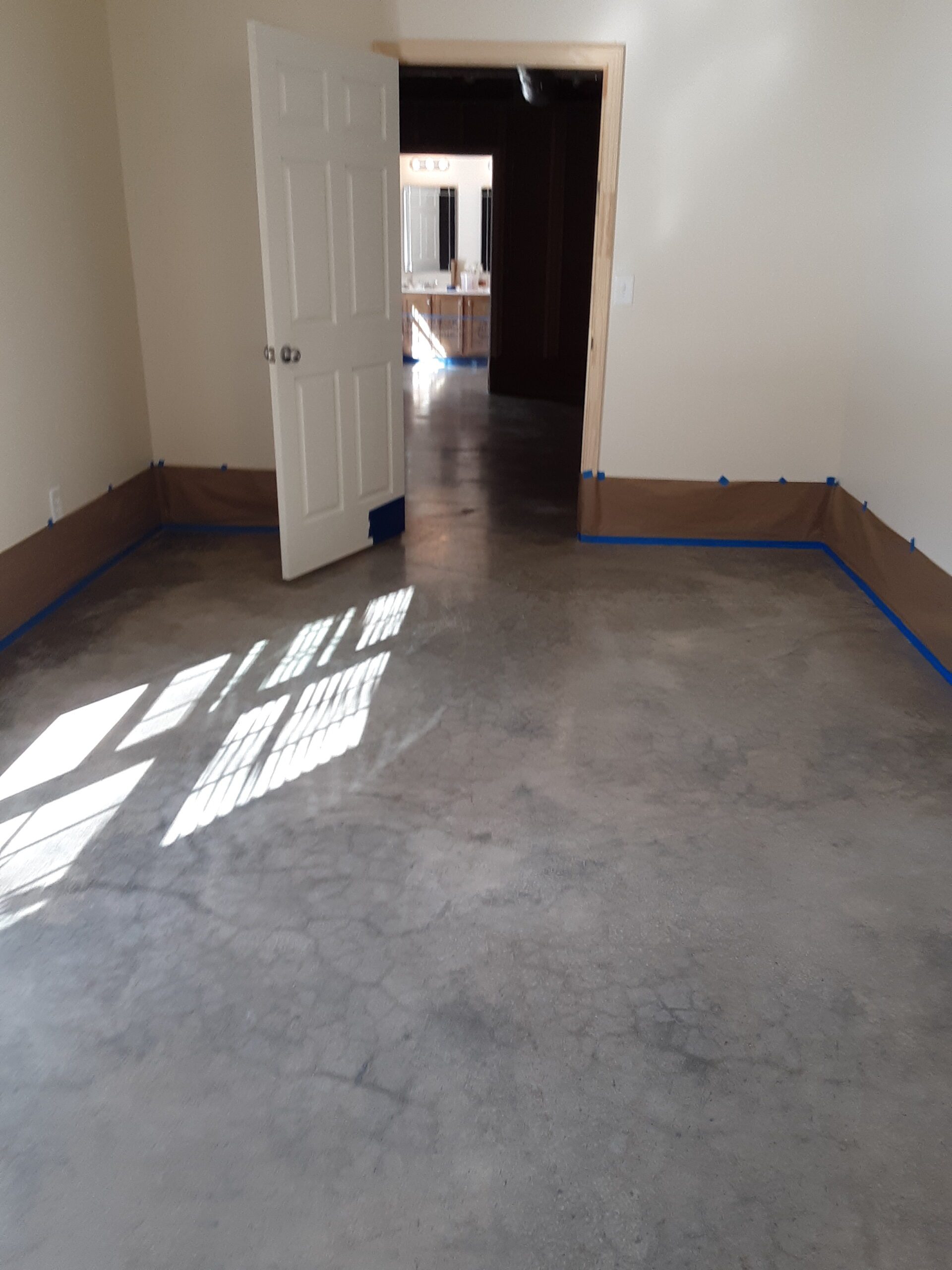 before-vibrance-dye-aztec-brown-driftwood-malayan-interior-concrete-floor Concrete floor