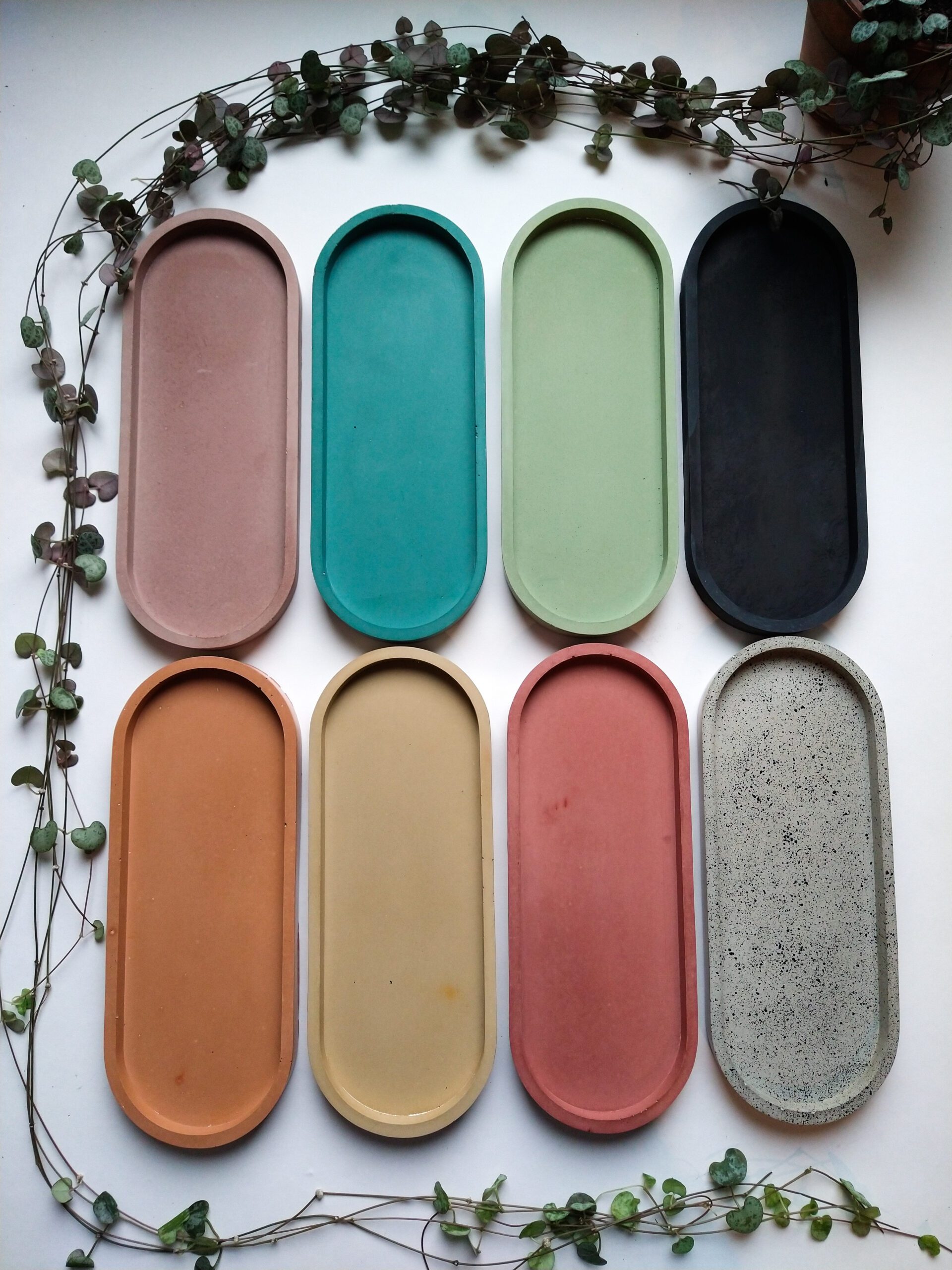 Oval concrete trays by @wellplantedco