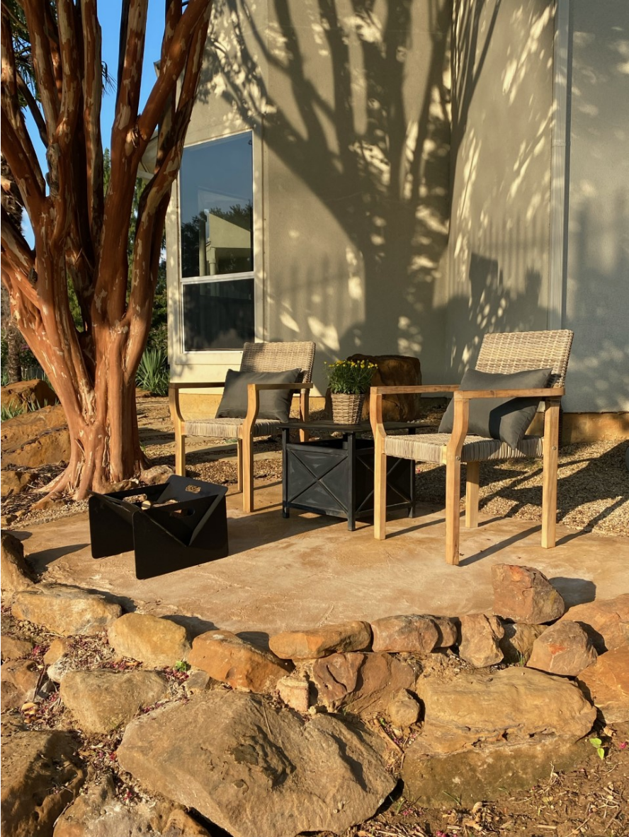 A cozy, revitalized patio sealed with EasySeal™ Satin